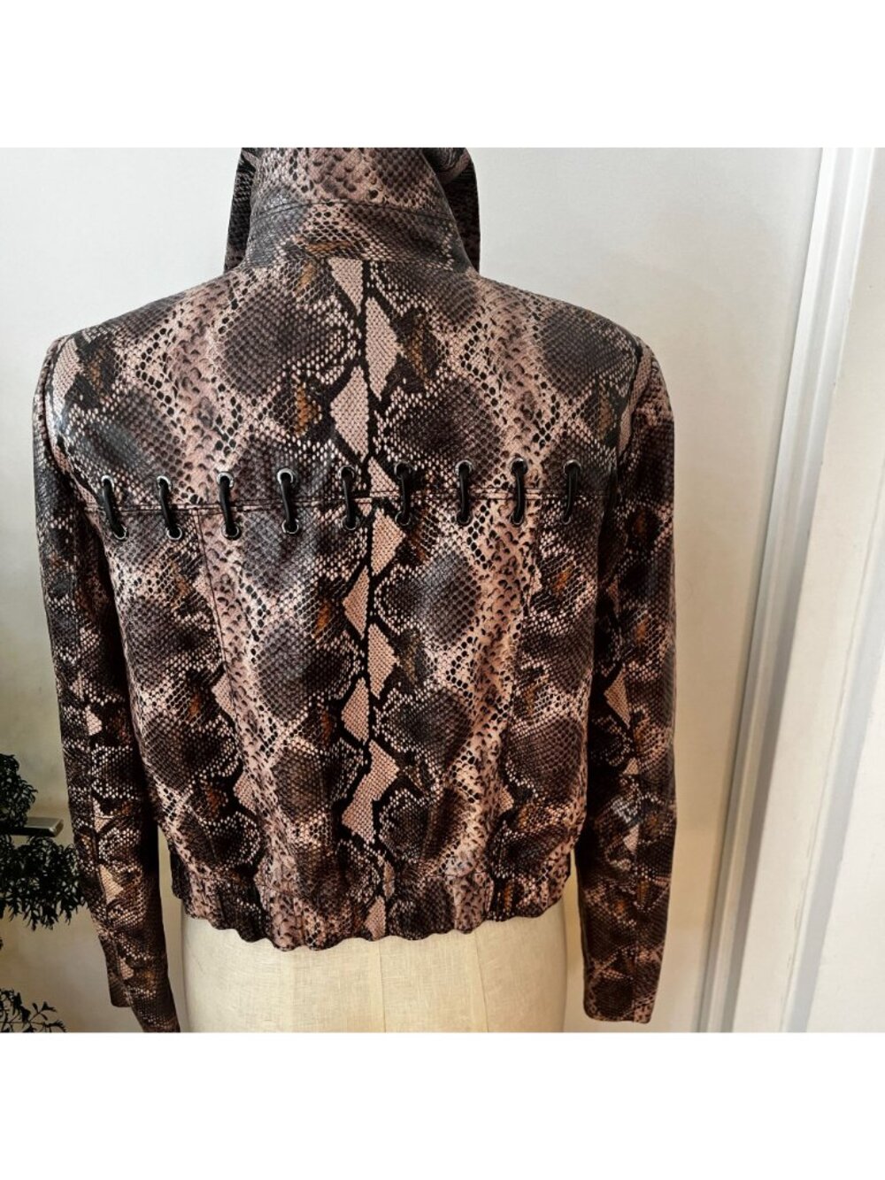 WORTH Cropped Leather Python Print  Jacket with Leather Stitch Size 6 - Picture 5 of 7